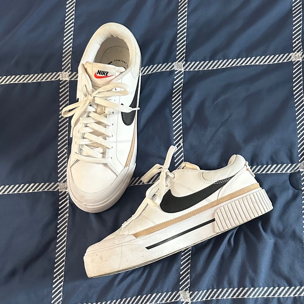 Nike White and Black Low-Top Sneakers